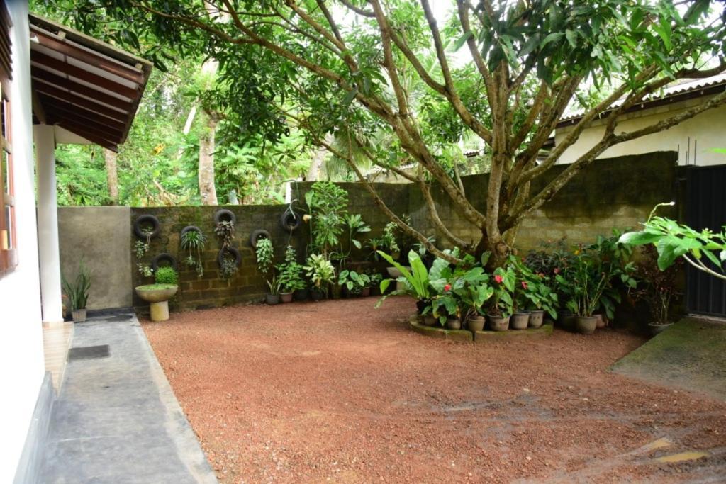 Sanjee Villa Хиккадува Экстерьер фото